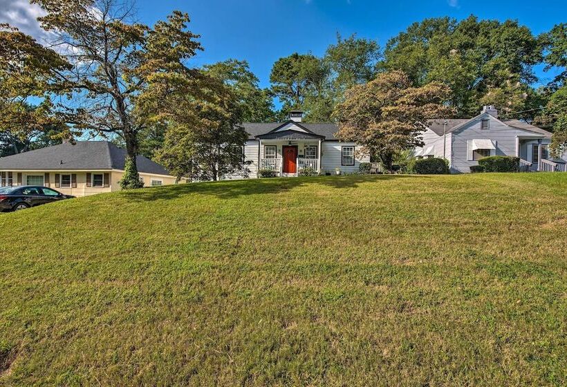 Pet Friendly Atlanta Home < 5 Mi To Downtown!