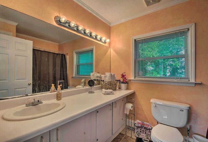 Pet Friendly Atlanta Home < 5 Mi To Downtown!