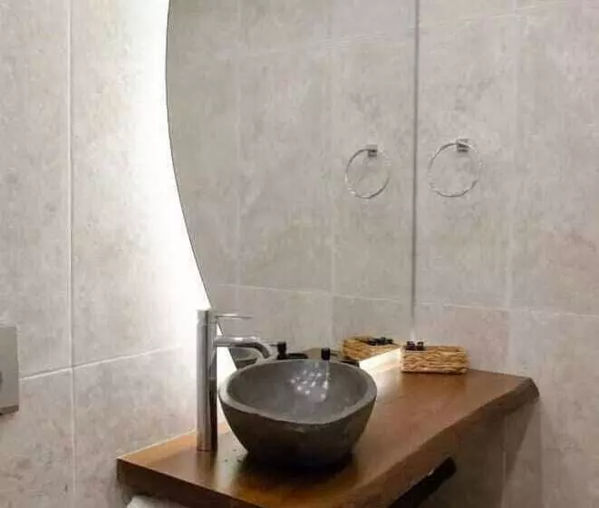 Majatalo Leone Suites