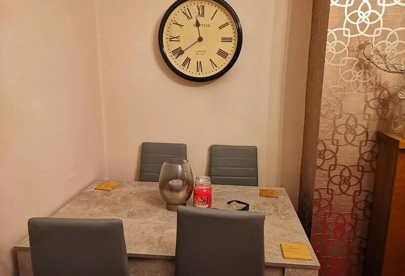 ペンション Sommerset Cottages