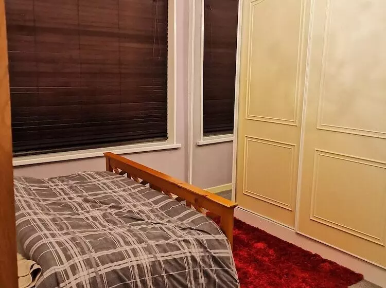 ペンション Sommerset Cottages