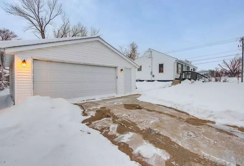 Pet Friendly Hiawatha Retreat W/ Private Yard!