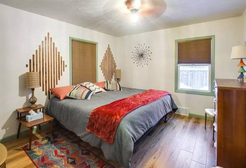 Pet Friendly Hiawatha Retreat W/ Private Yard!