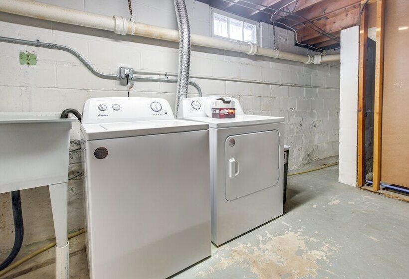 Pet Friendly Hiawatha Retreat W/ Private Yard!