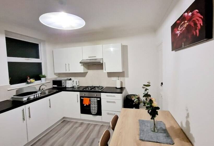 Residência Beautiful 2 Bed House In Gillingham