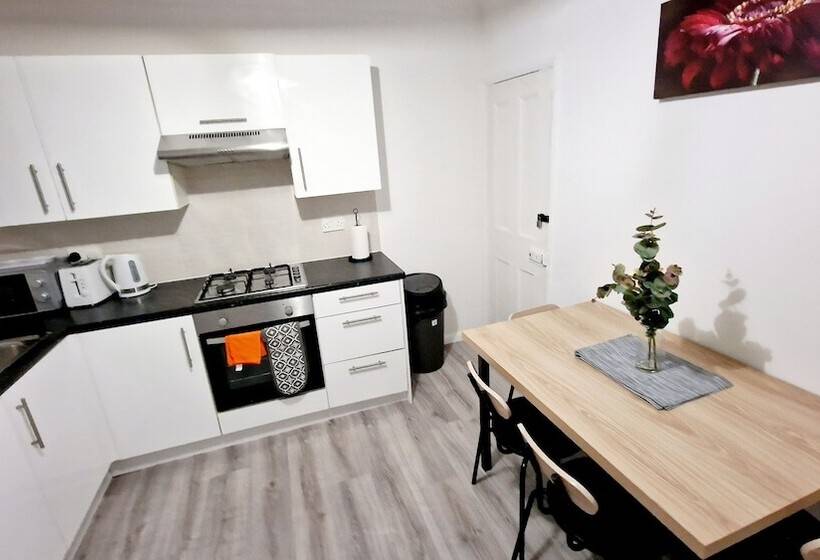 Residência Beautiful 2 Bed House In Gillingham