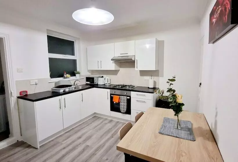 レジデンス Beautiful 2 Bed House In Gillingham