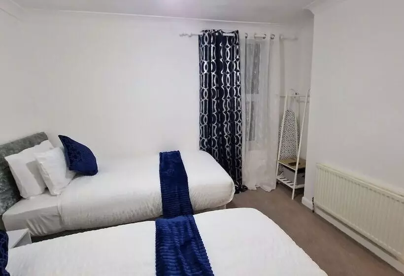 レジデンス Beautiful 2 Bed House In Gillingham