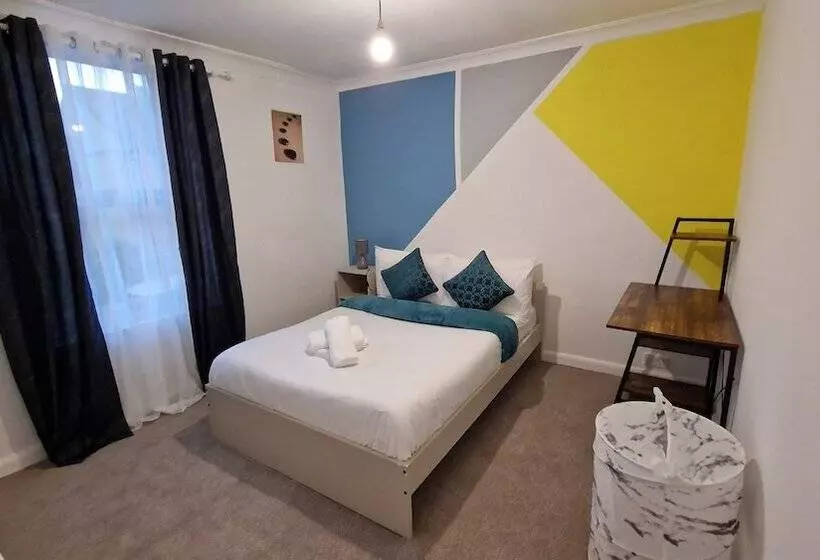 レジデンス Beautiful 2 Bed House In Gillingham