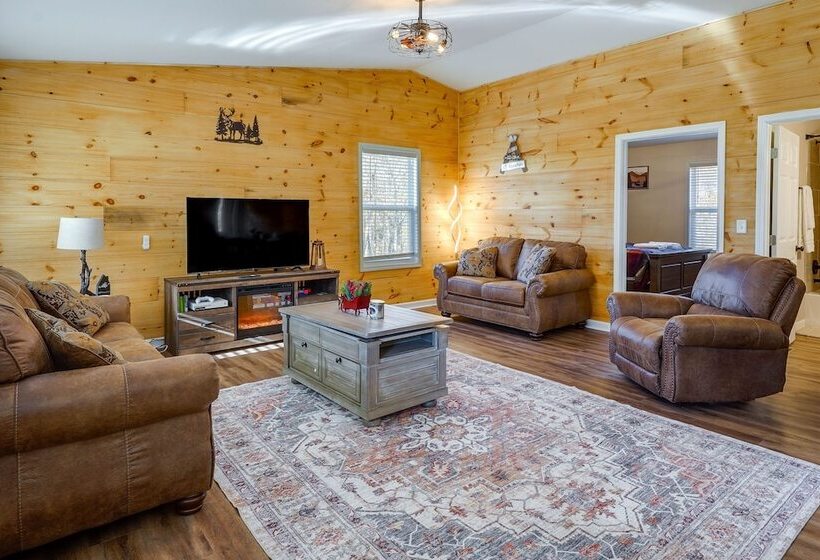Serene Logan Retreat W/ Private Hot Tub & Fire Pit