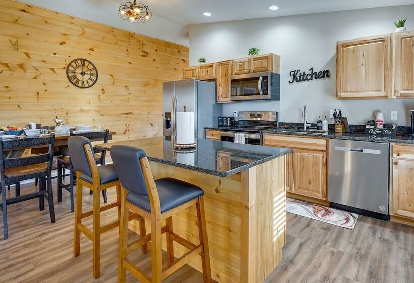 Serene Logan Retreat W/ Private Hot Tub & Fire Pit