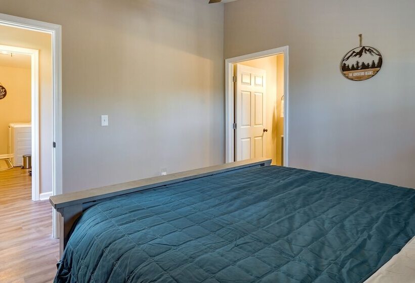 Serene Logan Retreat W/ Private Hot Tub & Fire Pit