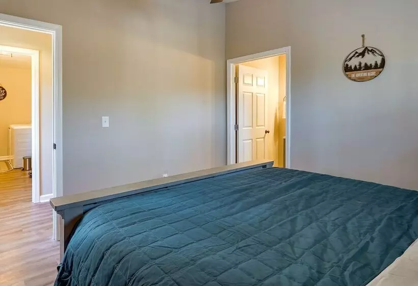 Serene Logan Retreat W/ Private Hot Tub & Fire Pit