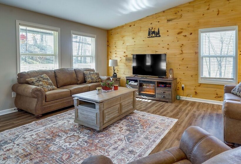 Serene Logan Retreat W/ Private Hot Tub & Fire Pit