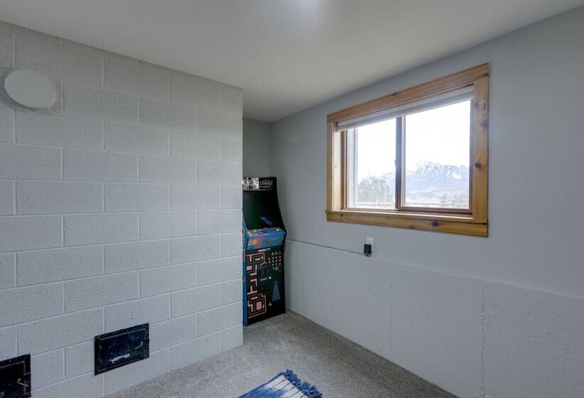 Spacious Hotchkiss Home W/ Stunning Mountain Views