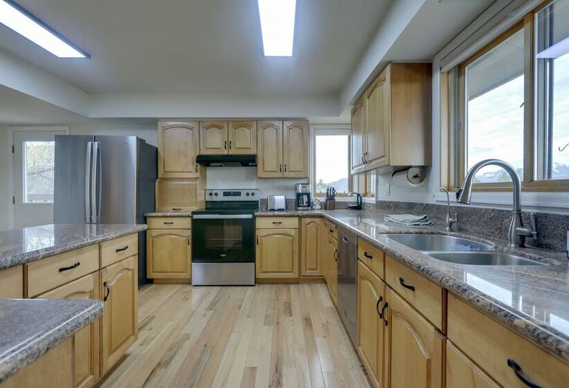 Spacious Hotchkiss Home W/ Stunning Mountain Views