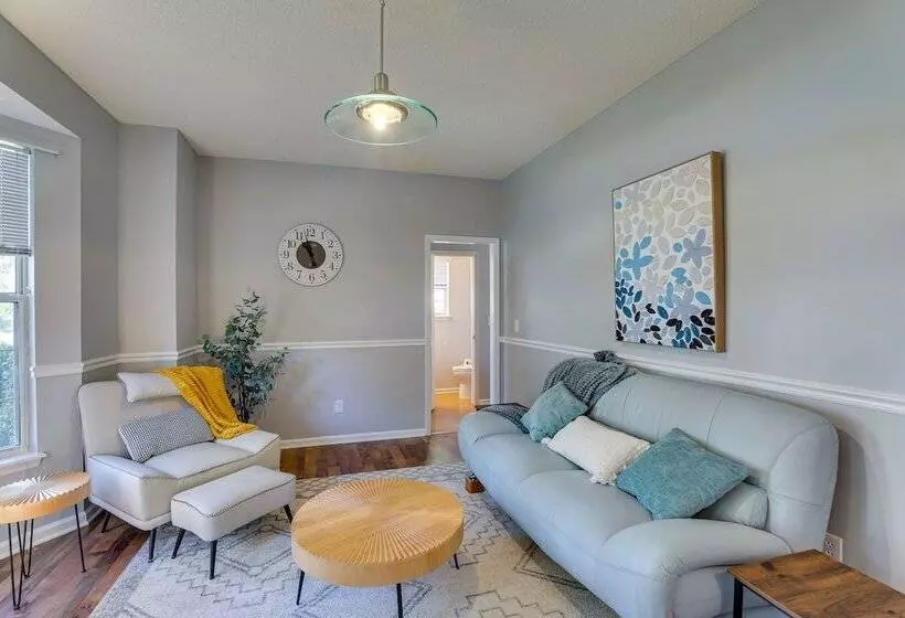 North Charleston Home Near Shopping & Dining!