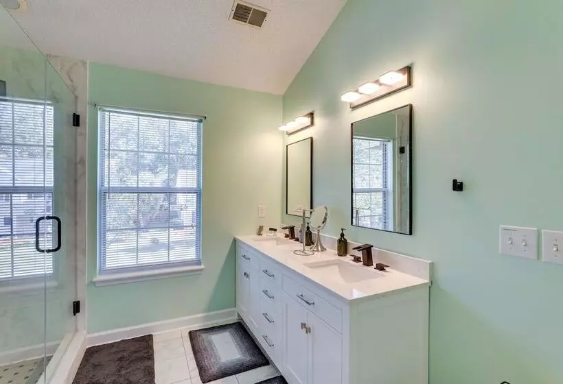 North Charleston Home Near Shopping & Dining!