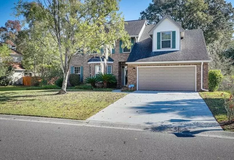 North Charleston Home Near Shopping & Dining!