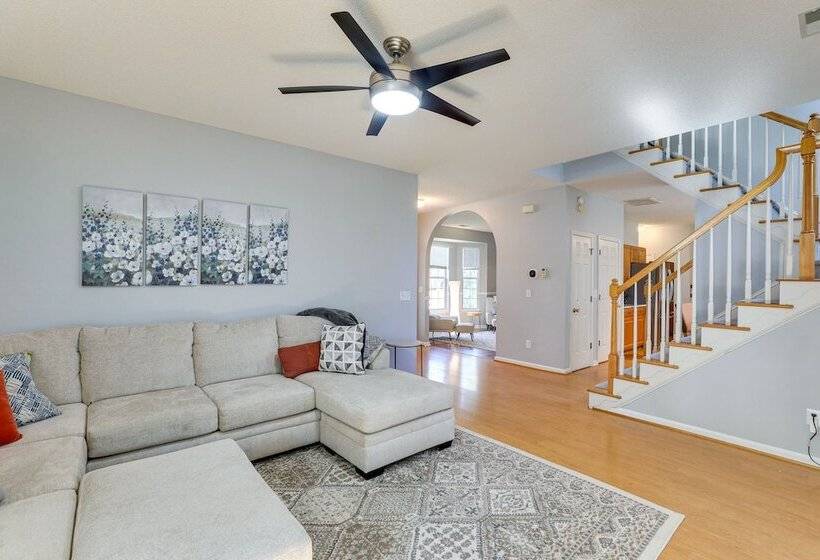 North Charleston Home Near Shopping & Dining!