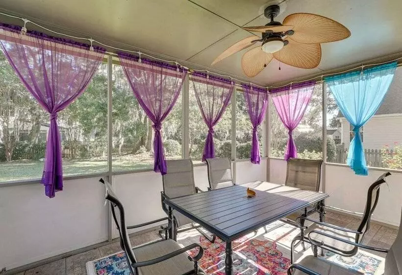North Charleston Home Near Shopping & Dining!
