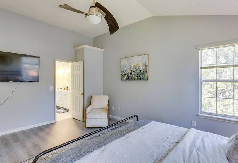 North Charleston Home Near Shopping & Dining!