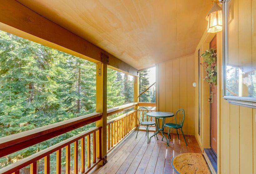 Spacious Tahoe Vista Cabin: Hot Tub, Walk To Beach