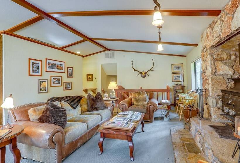 Spacious Tahoe Vista Cabin: Hot Tub, Walk To Beach