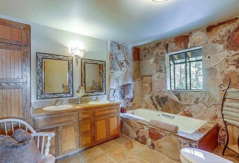Spacious Tahoe Vista Cabin: Hot Tub, Walk To Beach