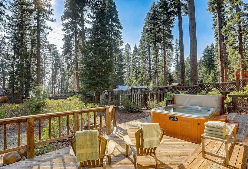 Spacious Tahoe Vista Cabin: Hot Tub, Walk To Beach