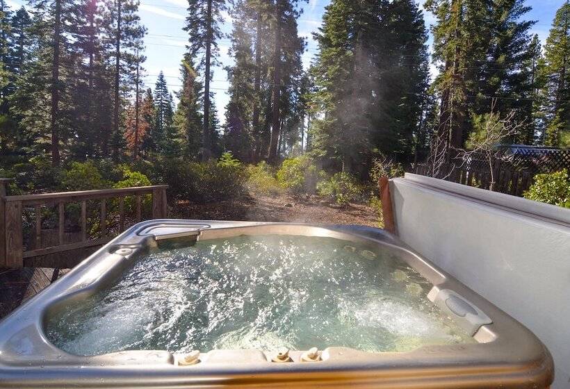 Spacious Tahoe Vista Cabin: Hot Tub, Walk To Beach