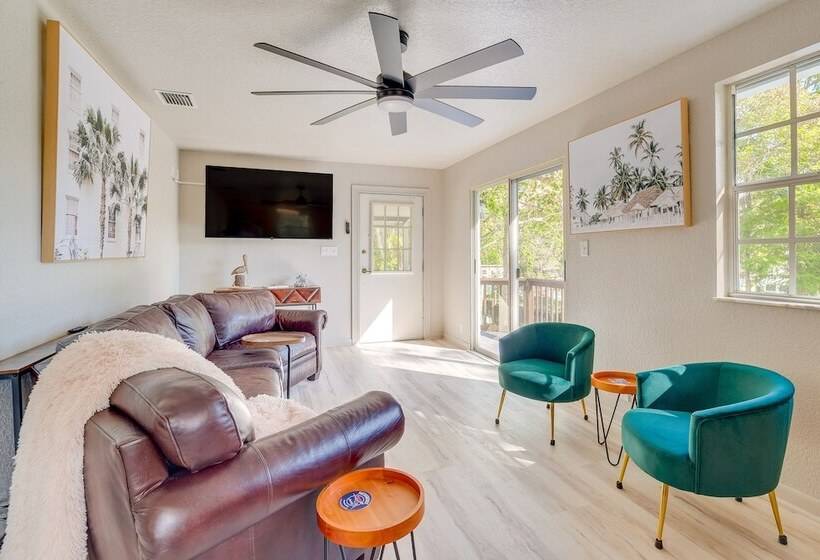 Spring Hill Home On Canal: Boat Dock & Pool Table!