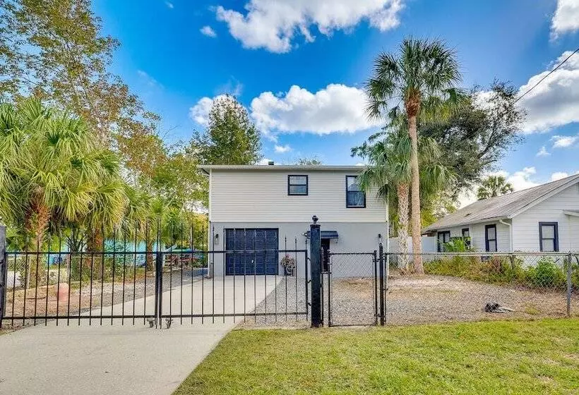 Spring Hill Home On Canal: Boat Dock & Pool Table!