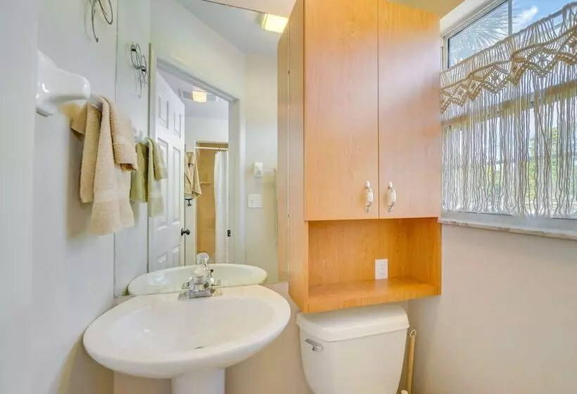 Spring Hill Home On Canal: Boat Dock & Pool Table!