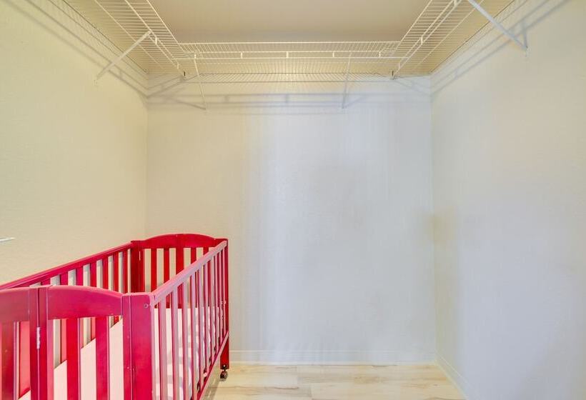 Spring Hill Home On Canal: Boat Dock & Pool Table!