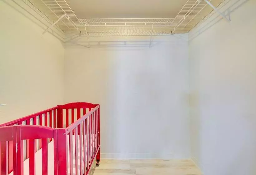 Spring Hill Home On Canal: Boat Dock & Pool Table!