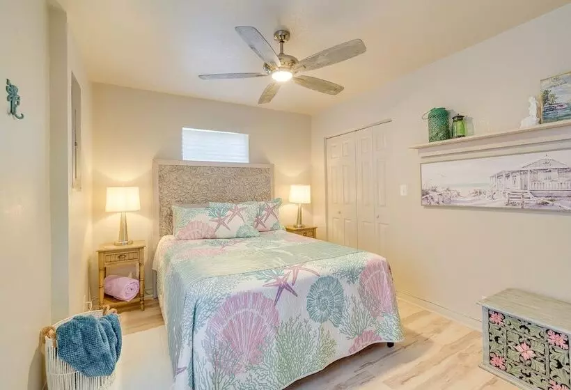 Spring Hill Home On Canal: Boat Dock & Pool Table!