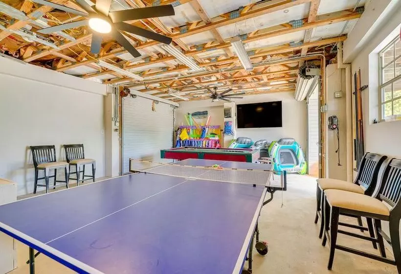 Spring Hill Home On Canal: Boat Dock & Pool Table!