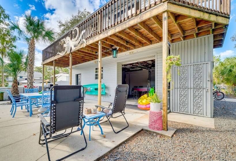 Spring Hill Home On Canal: Boat Dock & Pool Table!