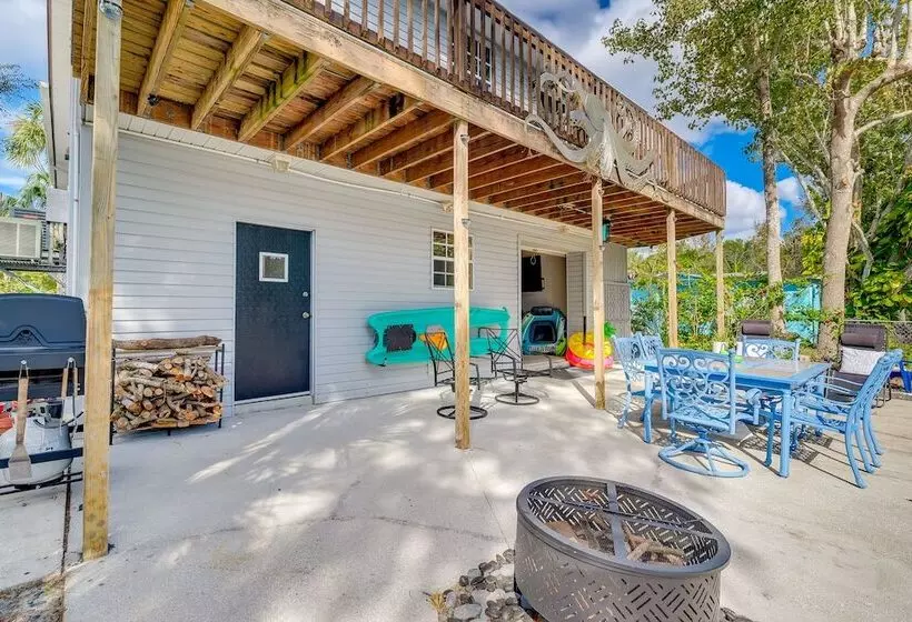 Spring Hill Home On Canal: Boat Dock & Pool Table!