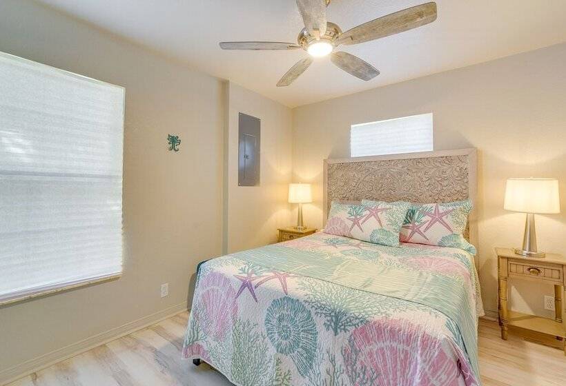 Spring Hill Home On Canal: Boat Dock & Pool Table!