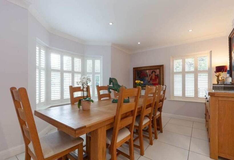 The Woodstock Hideaway Breathtaking 4bdr House