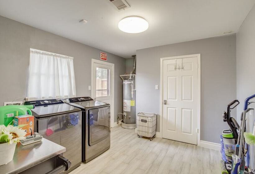 Houston Home W/ Patio ~ 14 Mi To Downtown!