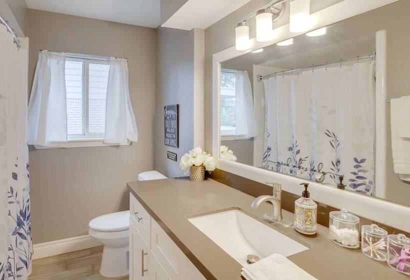 Houston Home W/ Patio ~ 14 Mi To Downtown!