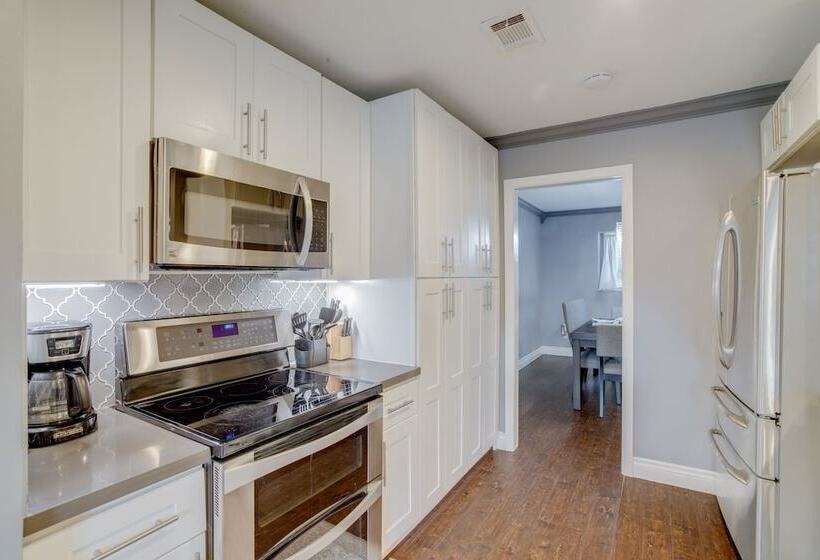 Houston Home W/ Patio ~ 14 Mi To Downtown!