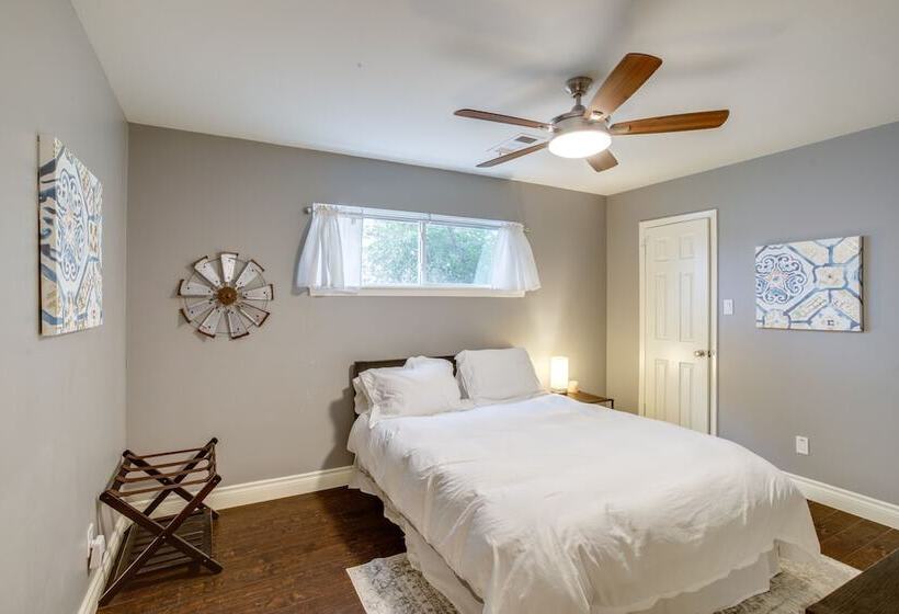 Houston Home W/ Patio ~ 14 Mi To Downtown!