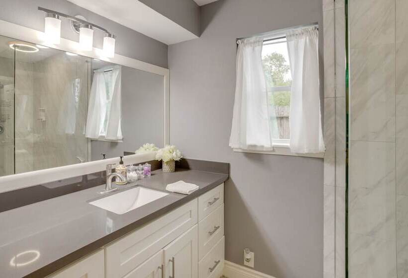 Houston Home W/ Patio ~ 14 Mi To Downtown!