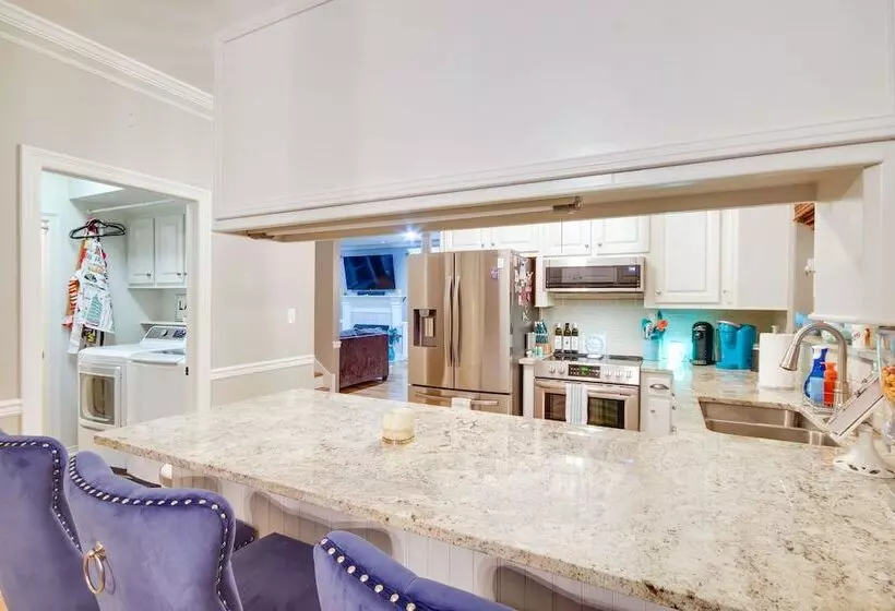 Welcoming Brandon Home W/ Pool & Screened In Deck