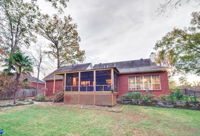 Welcoming Brandon Home W/ Pool & Screened In Deck