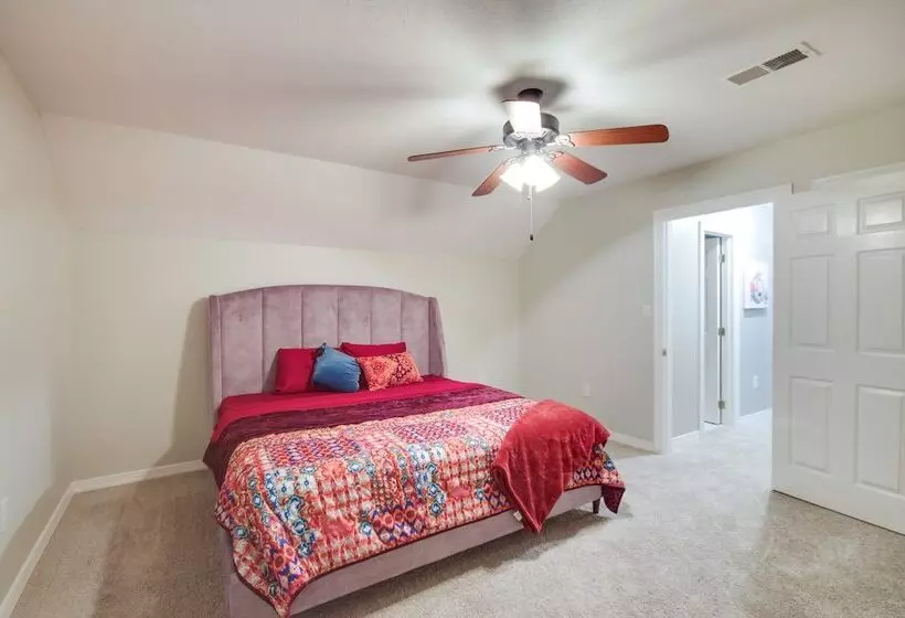 Welcoming Brandon Home W/ Pool & Screened In Deck